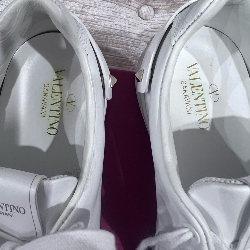 Valentino Garavani size 7.5 leather sneakers. - Picture 7 of 10